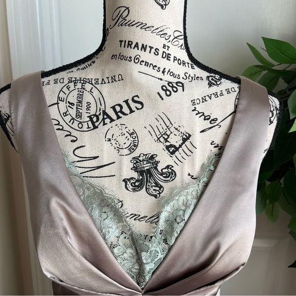 OC by OC Satin Sleeveless V-Neck Floor Length Gown Champagne Sz 12 - Picture 2 of 16